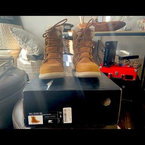 Sorel Explorer Joan Size 6.  Excellent Condition. Worn once